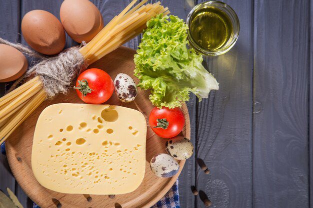 جبنة البارميزان: قيمة غذائية وفوائد متنوعة