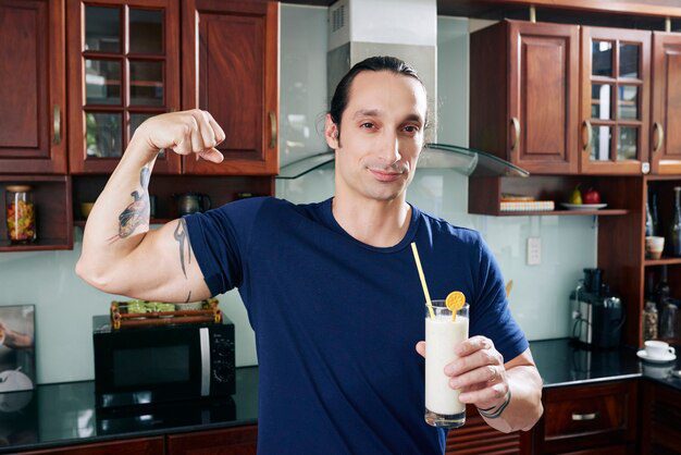 الكرياتين: فوائد عديدة لدماغك وعضلاتك