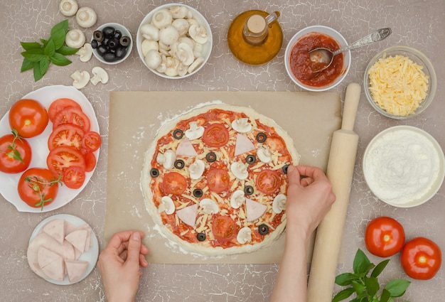 طريقة عمل بيتزا صغيرة