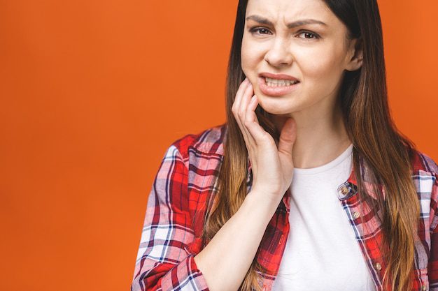 أسباب انتفاخ اللثة وطرق علاجها